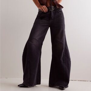 We The Free Eden High Slouchy Jeans Size 33